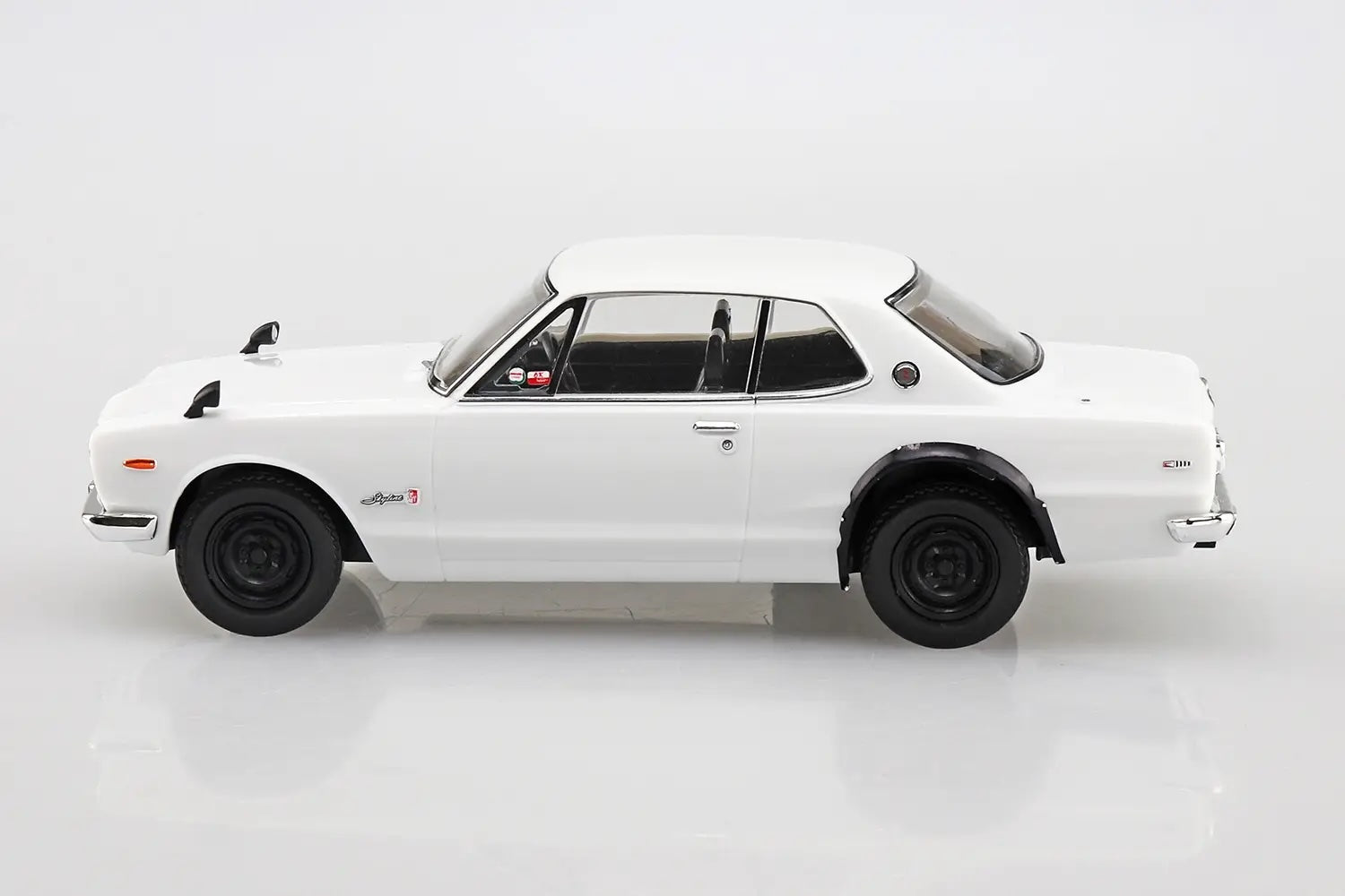 1/32 SNAP Nissan Skyline 2000 GTR (White)