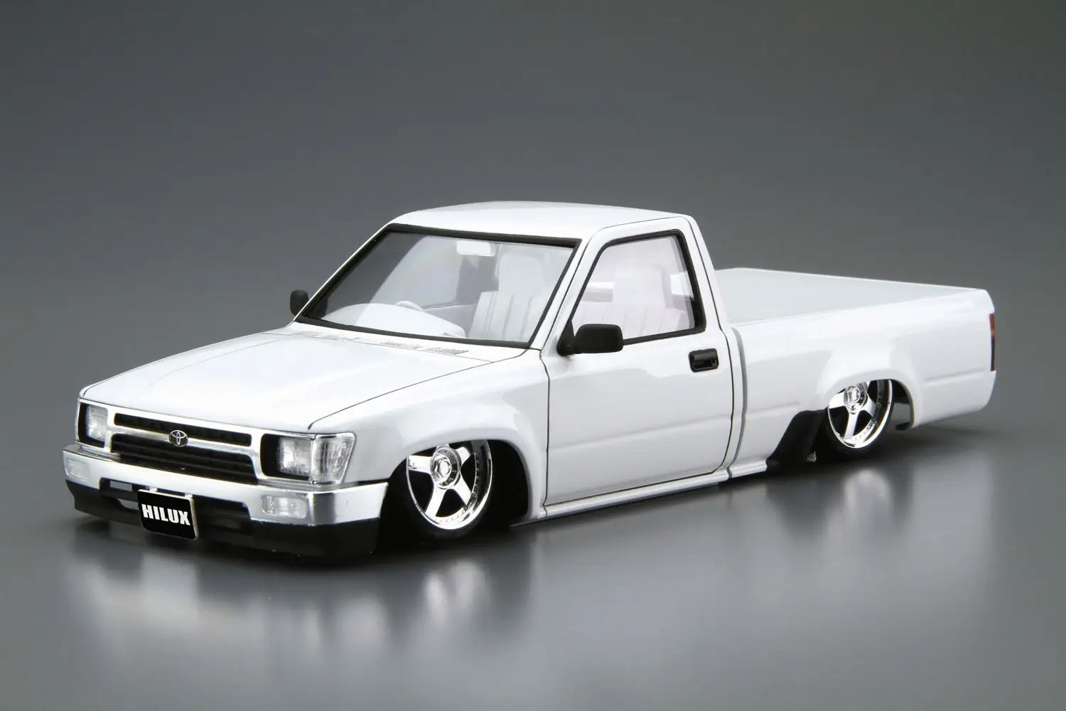 1/24 RN80 TOYOTA HILUX CUSTOM 85
