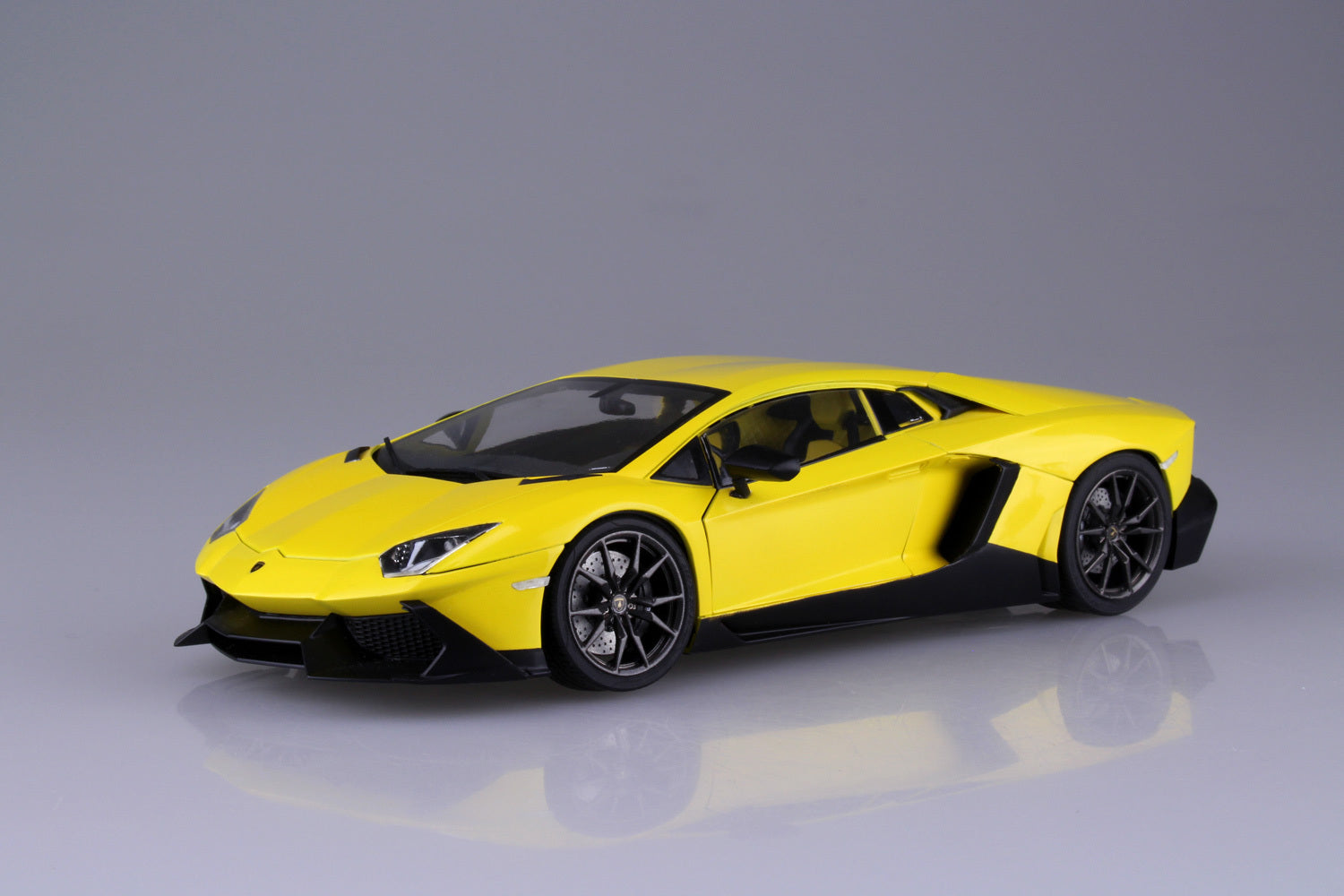 Lamborghini Aventador 50th Anniversario 1/24 model kit