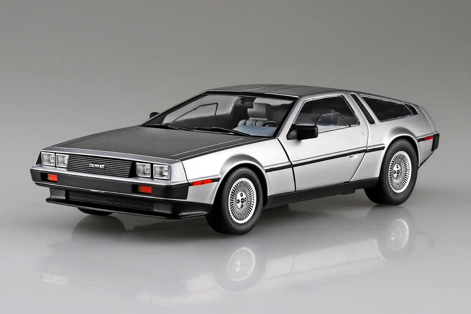 1/24 82 Delorean DMC-12