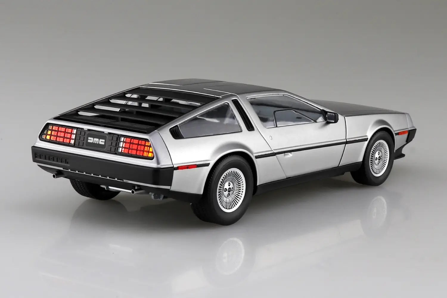 1/24 82 Delorean DMC-12