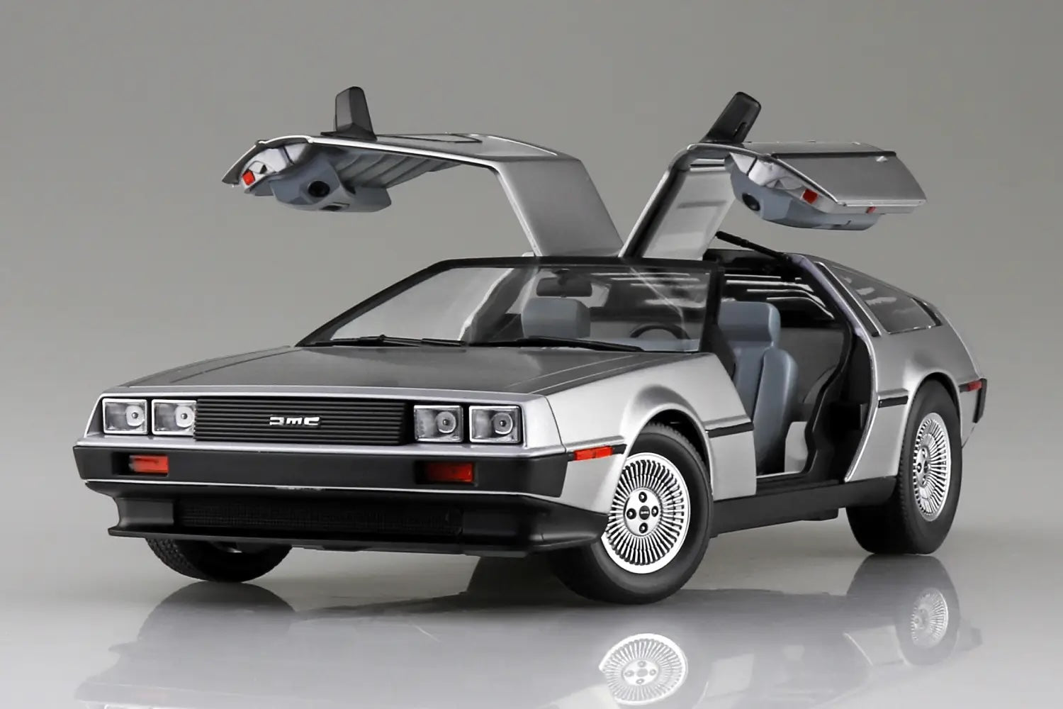 1/24 82 Delorean DMC-12