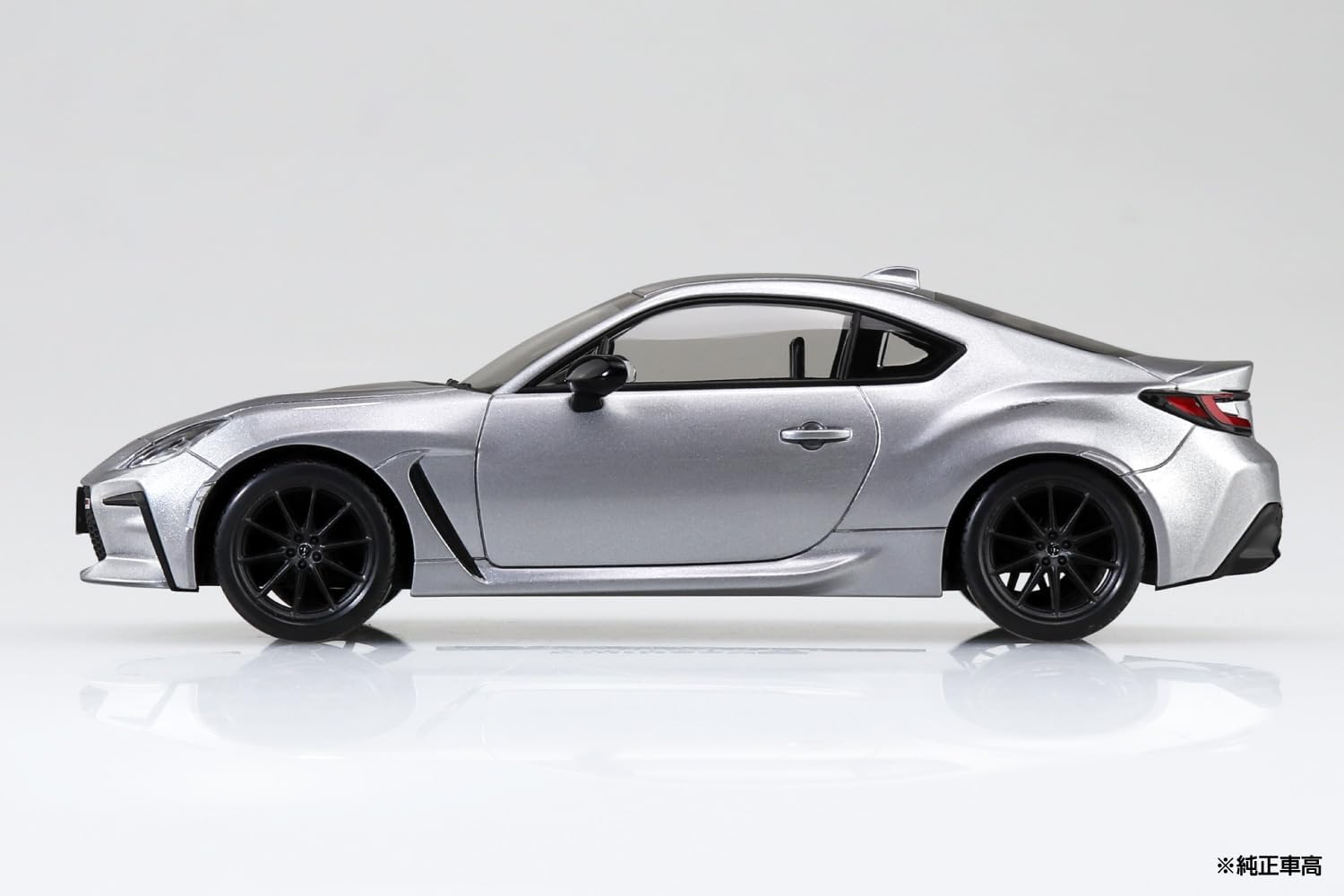 1/32 Toyota GR 86 (Ice Silver  Metallic)
