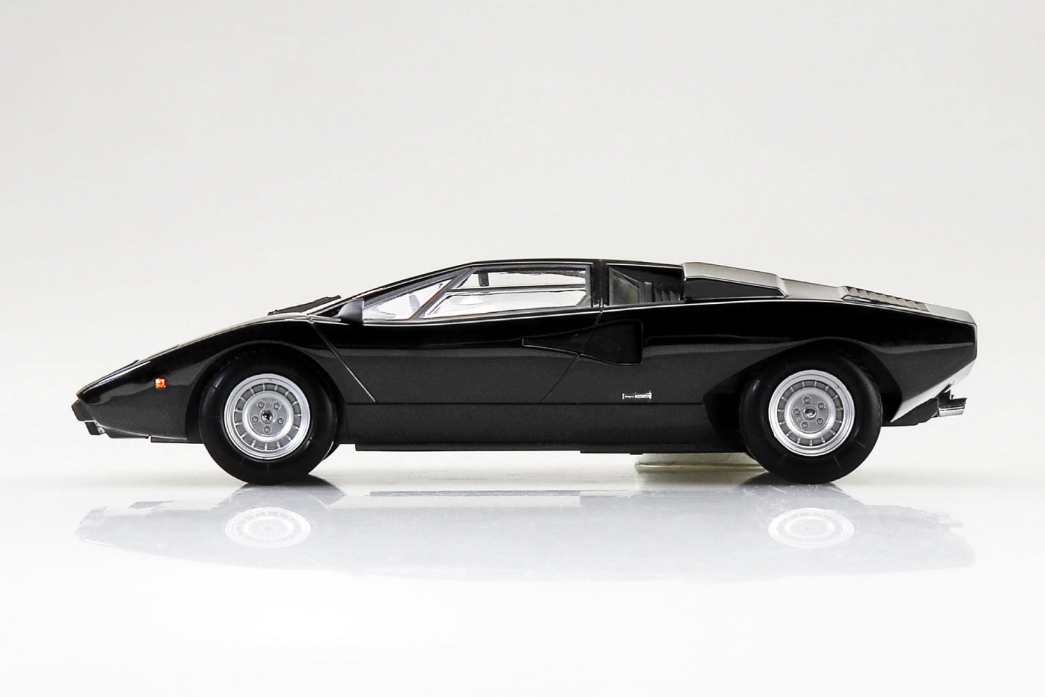 1:32 Snap Lamborghini Countach LP400 (Black)