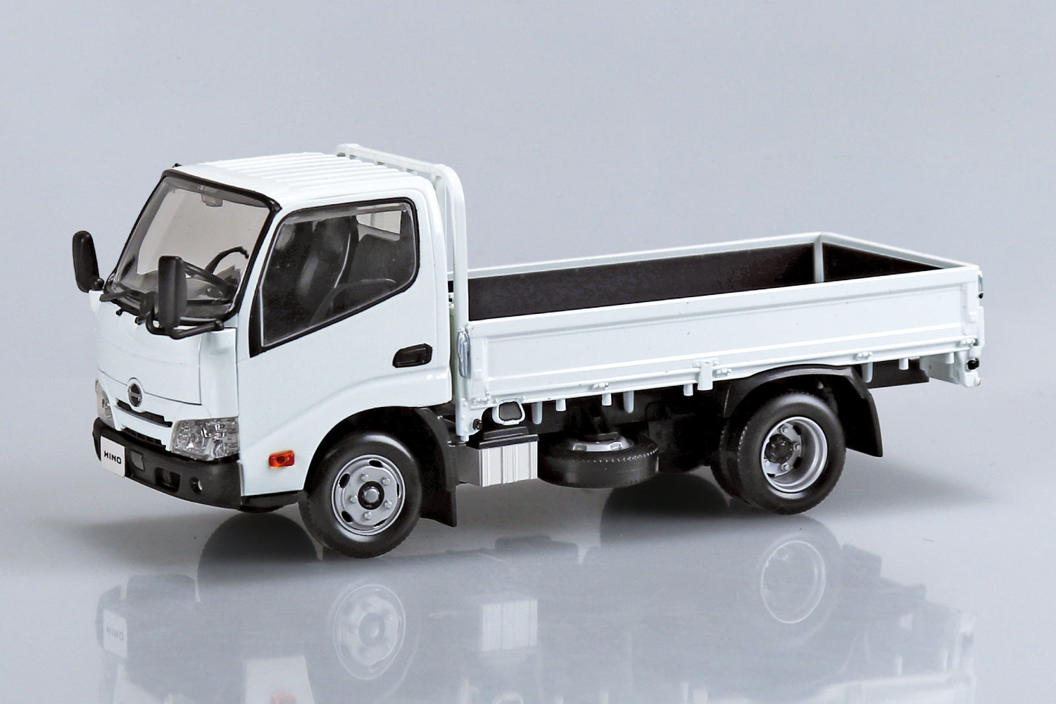 1/32 (White) SNAP Hino Dutro Truck