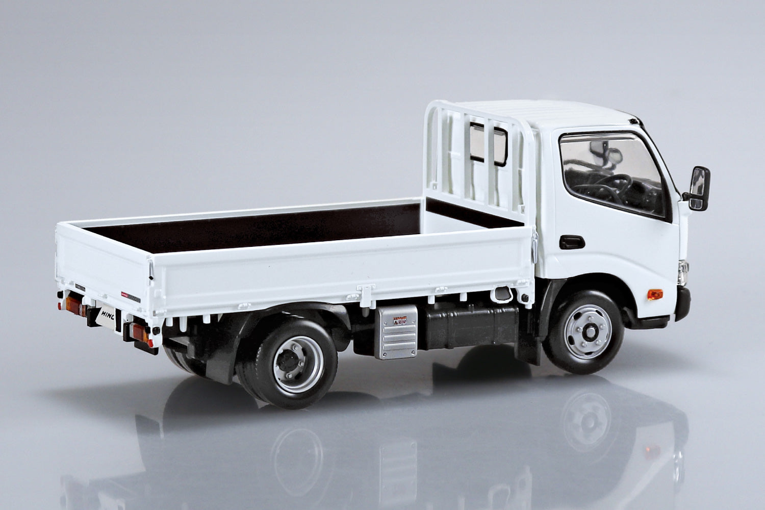 1/32 (White) SNAP Hino Dutro Truck