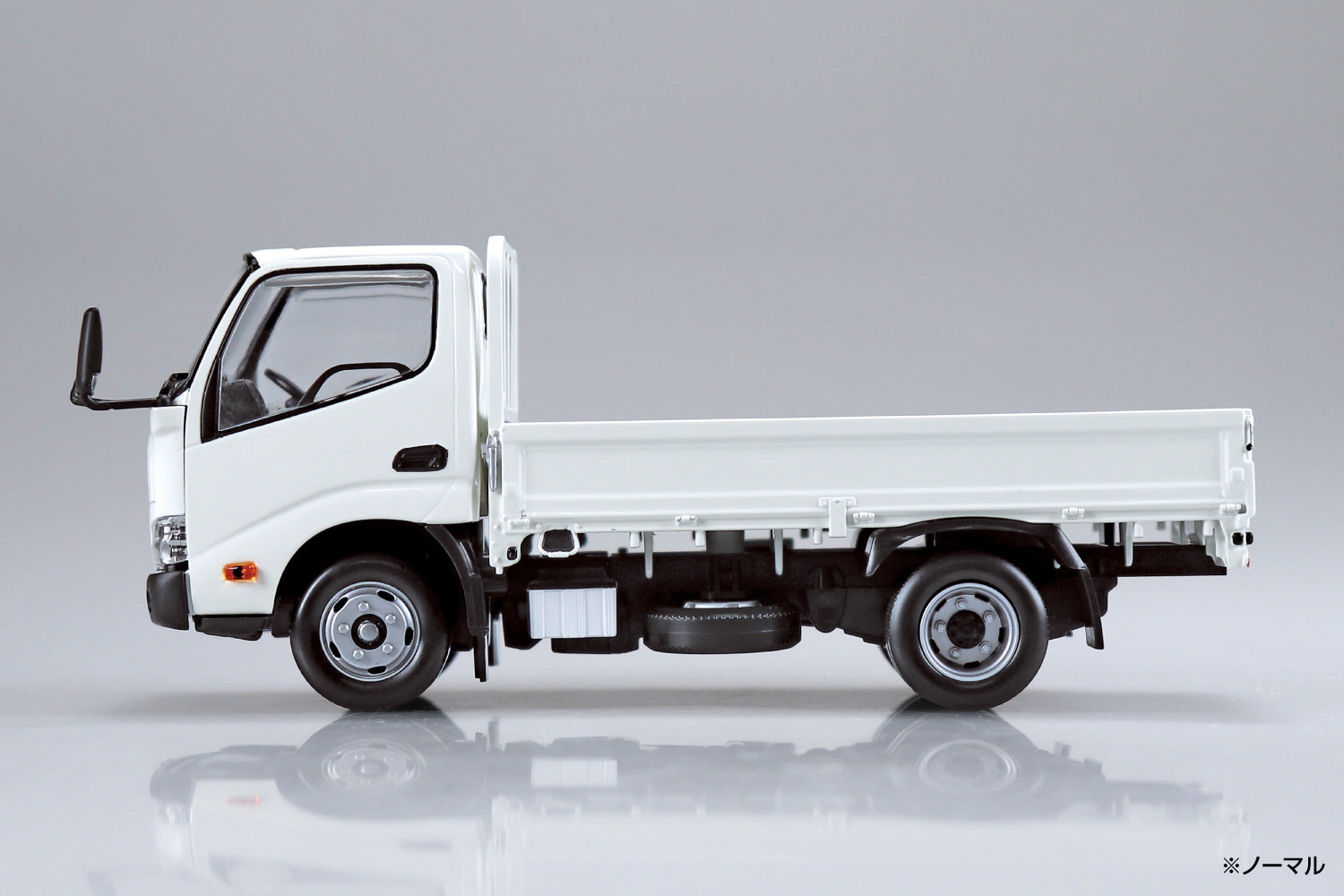 1/32 (White) SNAP Hino Dutro Truck