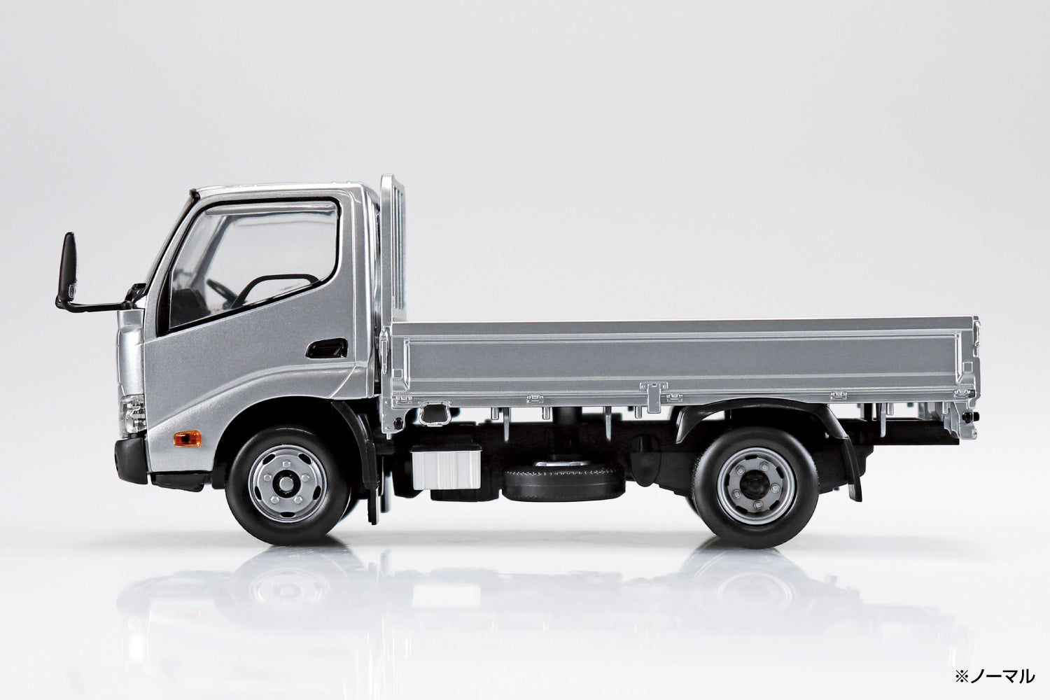 1/32 (Silver) Hino Dutro Truck SNAP