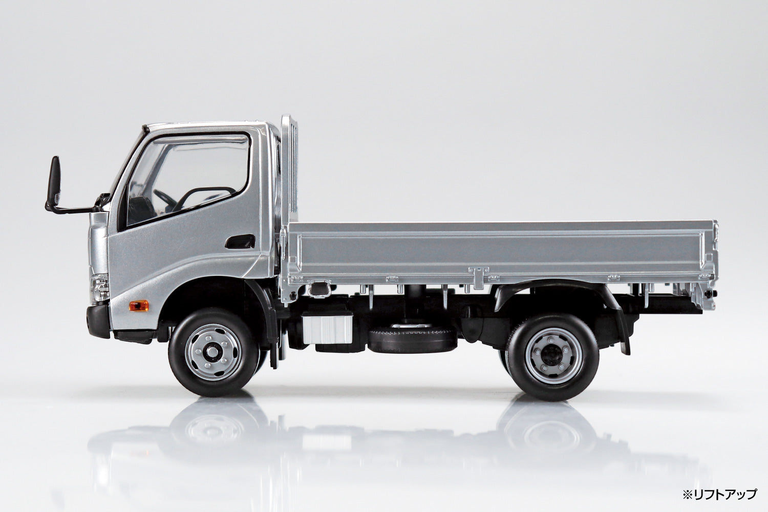 1/32 (Silver) Hino Dutro Truck SNAP
