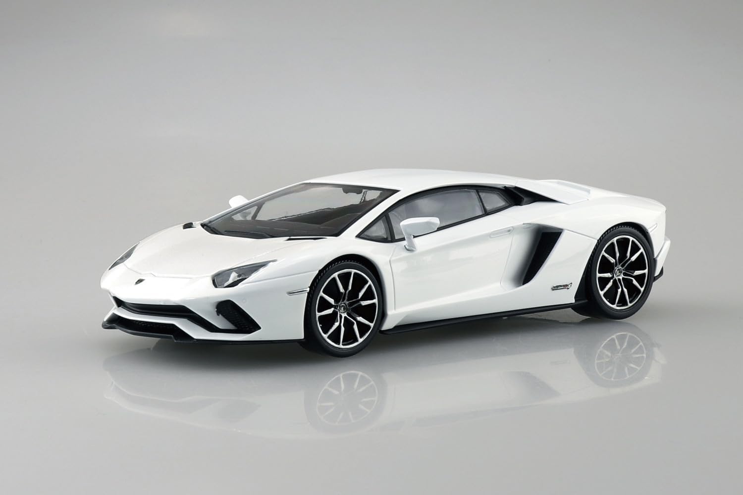 1/32 Snap Lamborghini  Aventador S (Pearl White)