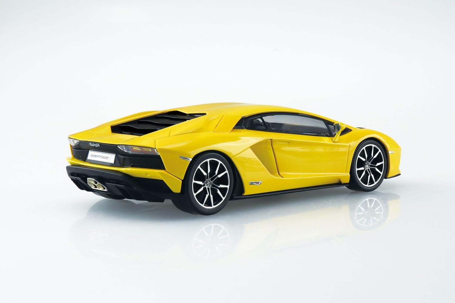 1/32  SNAP Pearl Yellow Lamborghini  Aventador S  + PaperCRAFT