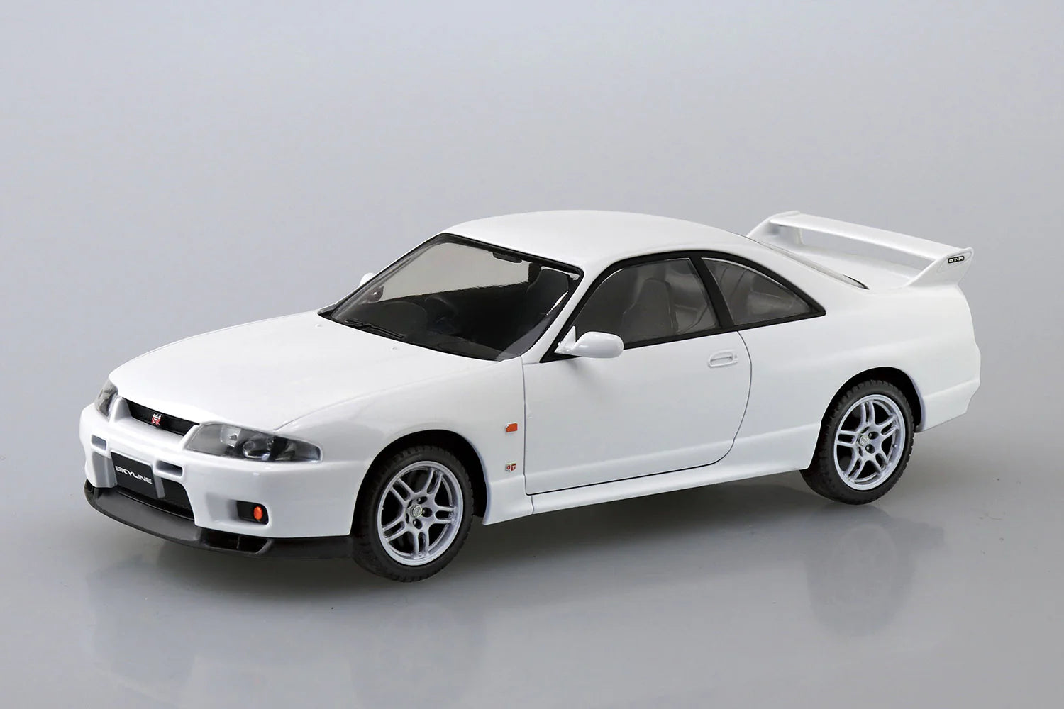 1/32 SNAP WHITE NISSAN R33 SKYLINE GT-R