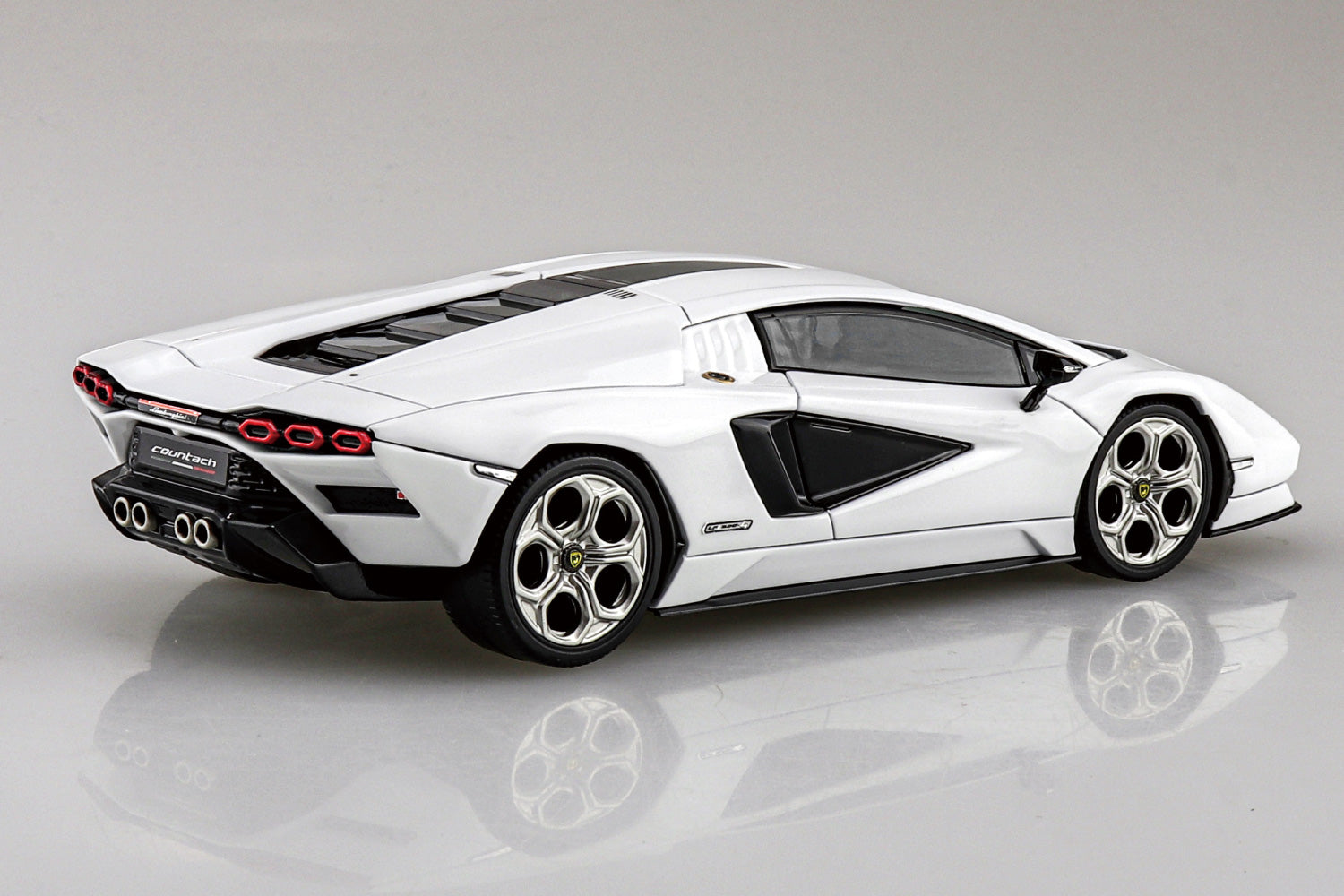 1:32 Lamborghini Countach LPI 800-4 (White)