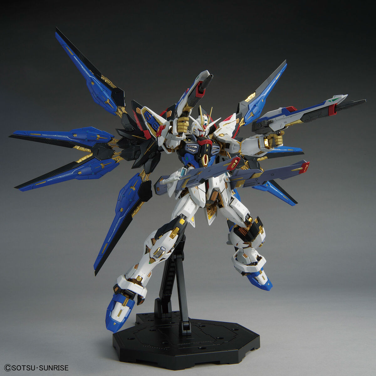 MGEX 1:100 STRIKE FREEDOM GUNDAM