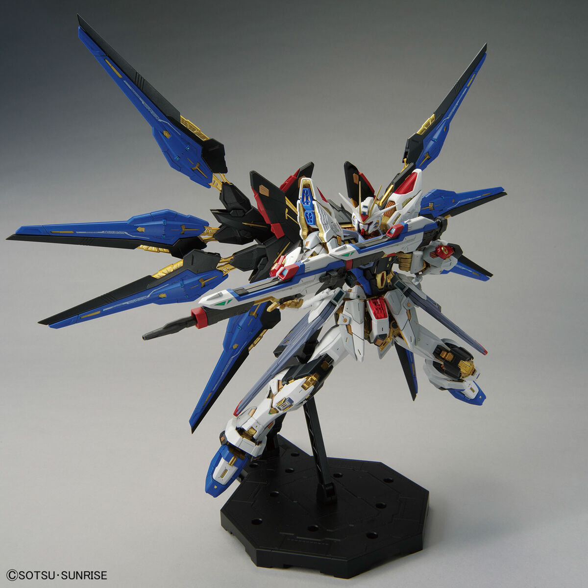 MGEX 1:100 STRIKE FREEDOM GUNDAM
