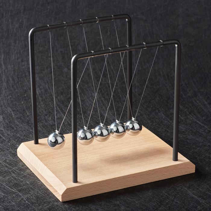 Newton's Cradle 18cm Timber